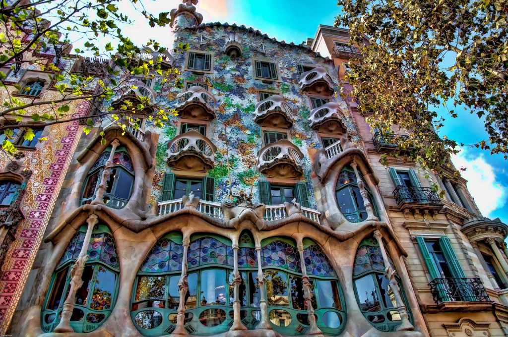 Casa-Batllo-Barcelona.jpg Casa-Batllo-Barcelona.jpg
