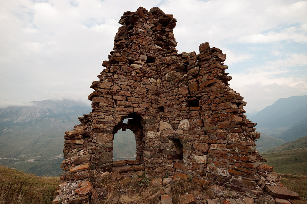1200px-Осетия,_Донифарс,_Остатки_смотровой_башни,_Donifars,_Ossetia.jpg 1200px-Осетия,_Донифарс,_Остатки_смотровой_башни,_Donifars,_Ossetia.jpg