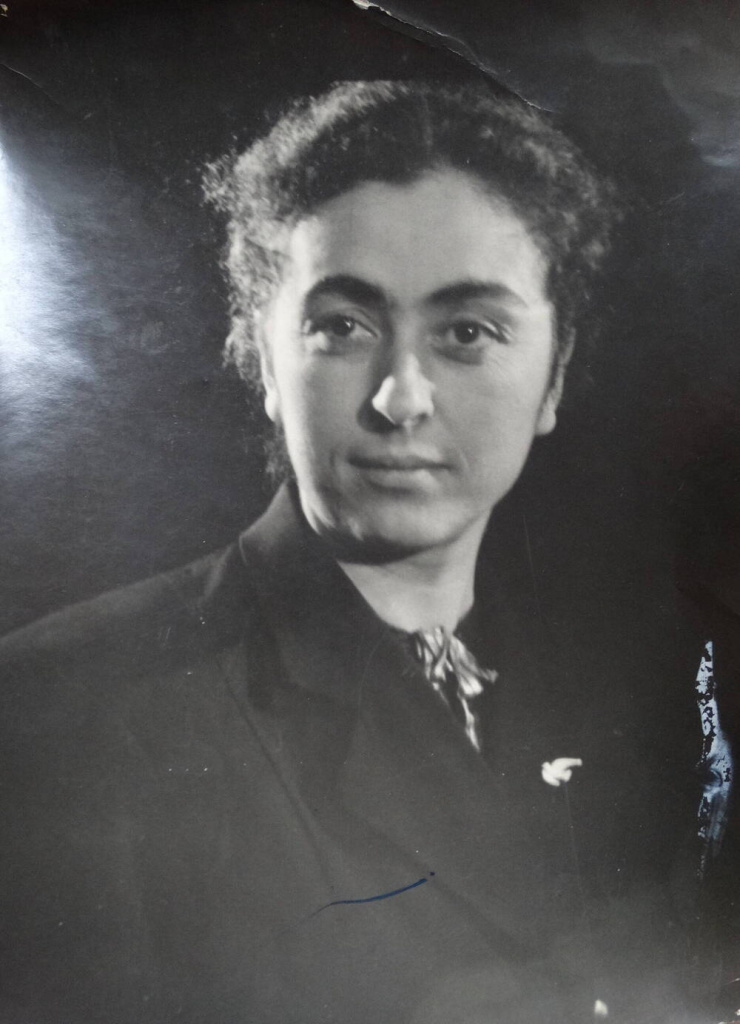 Зарифа Бритаева.jpg